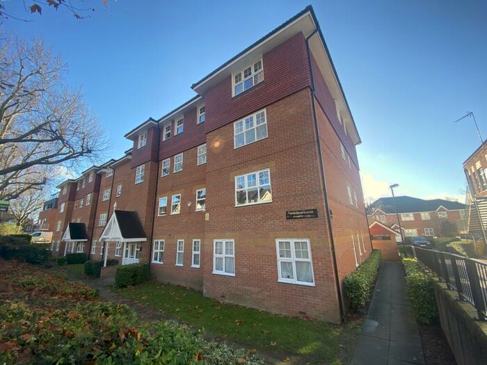2 Bedroom Apartment To Rent In Stephens Lodge, Woodside Lane, N12