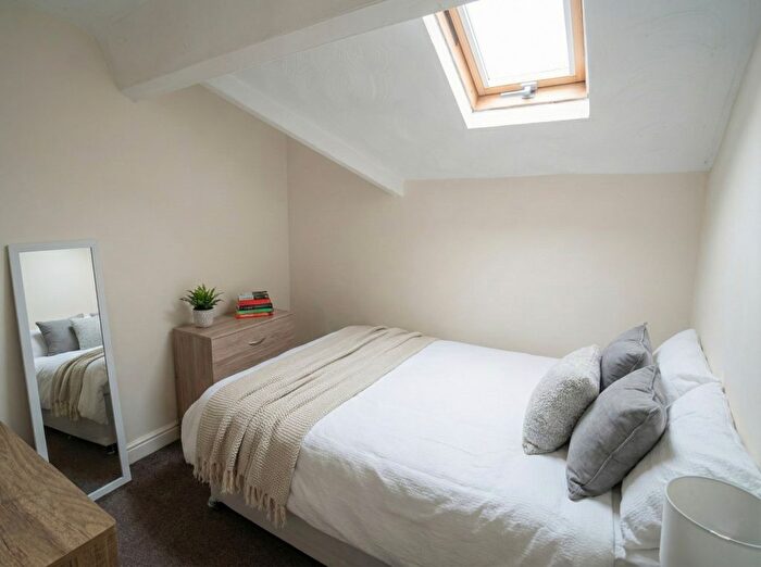 1 Bedroom Flat To Rent In Bed – Blair Road, Whalley Range, M16