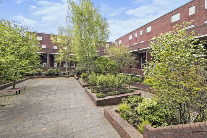 1 Bedroom Flat To Rent In Tamar Square, IG8