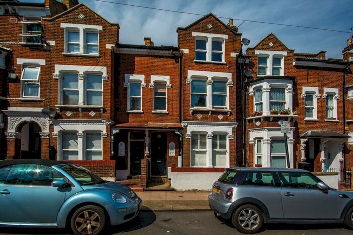 1 Bedroom Flat To Rent In Comyn Road, Clapham Junction, London, SW11