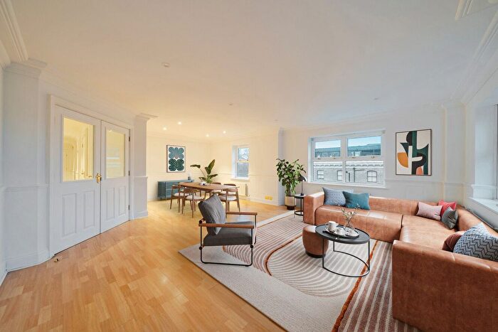 3 Bedroom Flat For Sale In Upper Richmond Road, London, SW15