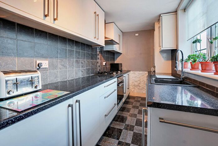 2 Bedroom Flat For Sale In Moss Road, Tillicoultry, FK13