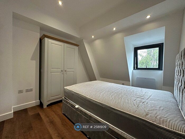 2 Bedroom Flat To Rent In Hanover Square, Leeds, LS3