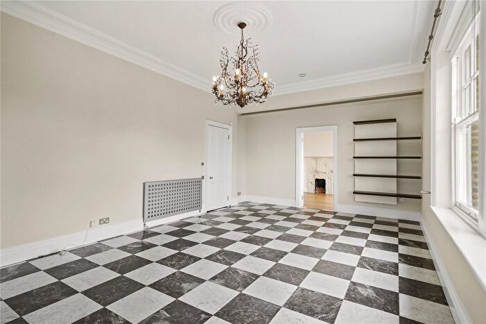 3 Bedroom Flat To Rent In Kidderpore Gardens, Hampstead, NW3