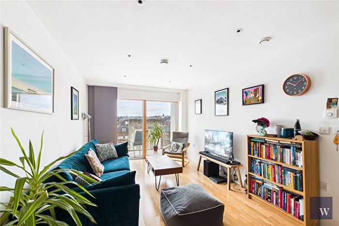 2 Bedroom Flat For Sale In Streatham High Road, London, SW16
