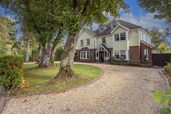 6 Bedroom Detached House For Sale In Park Avenue North, Harpenden, AL5