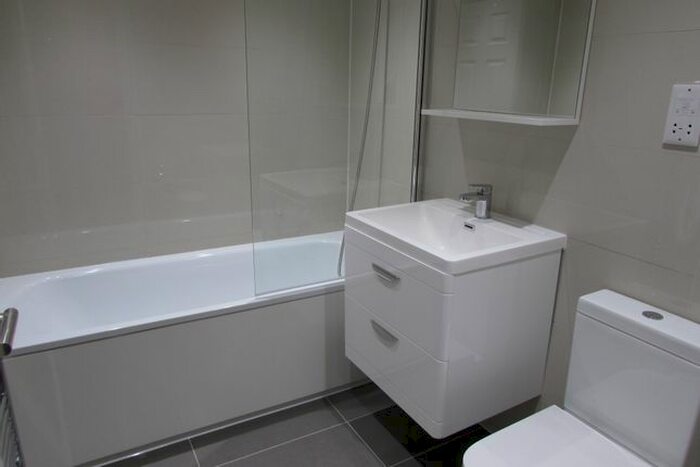 1 Bedroom Flat To Rent In High Street, Slough, Berkshire SL1