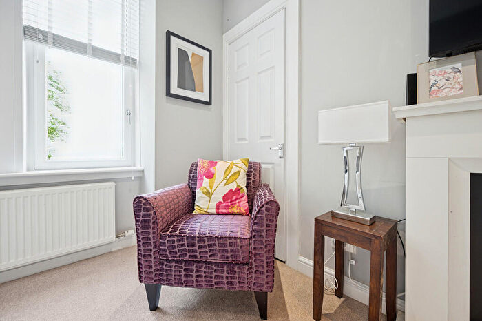 1 Bedroom Apartment For Sale In /, Laurel Place, Thornwood, G11