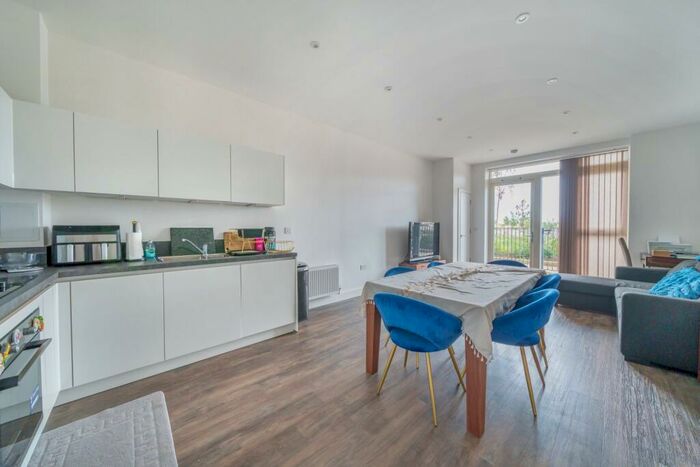 2 Bedroom Flat To Rent In Coreys Road Rochester, ME1