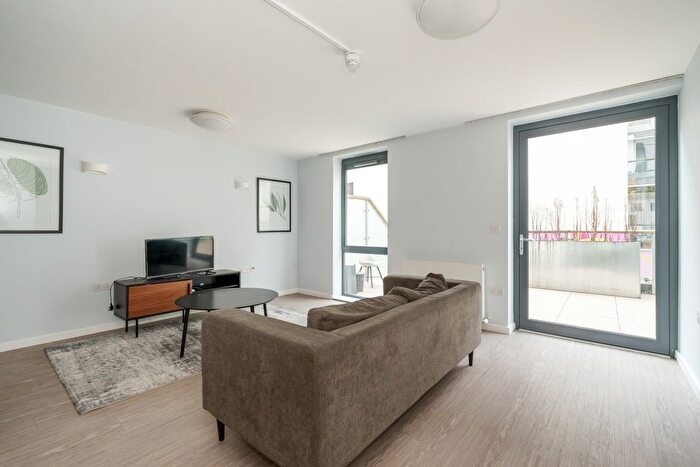 3 Bedroom Flat To Rent In Wembley Way, Wembley, HA9
