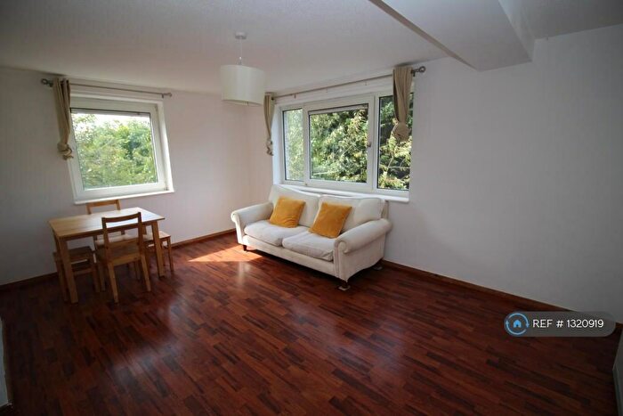 1 Bedroom Flat To Rent In Kersal Way, Salford, M7