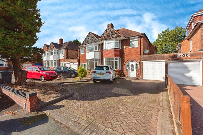 3 Bedroom Semi-Detached House For Sale In Brampton Avenue, Birmingham, B28