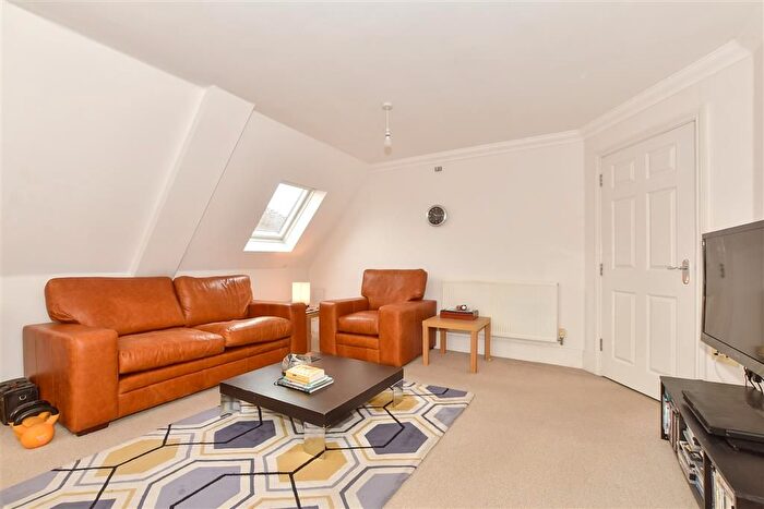 2 Bedroom Flat For Sale In Forest Road, Effingham Junction, Leatherhead, Surrey, KT24