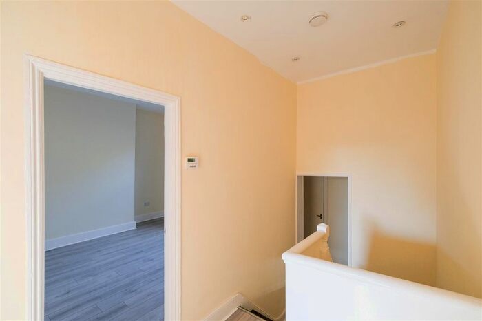 1 Bedroom Property To Rent In Snakes Lane East, Woodford Green, IG8