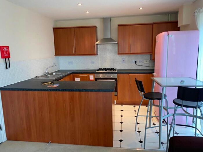 3 Bedroom Flat To Rent In Walker Grove, Hatfield, Hertfordshire, AL10