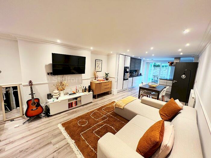 3 Bedroom Apartment To Rent In Grosvenor Avenue, London, N5