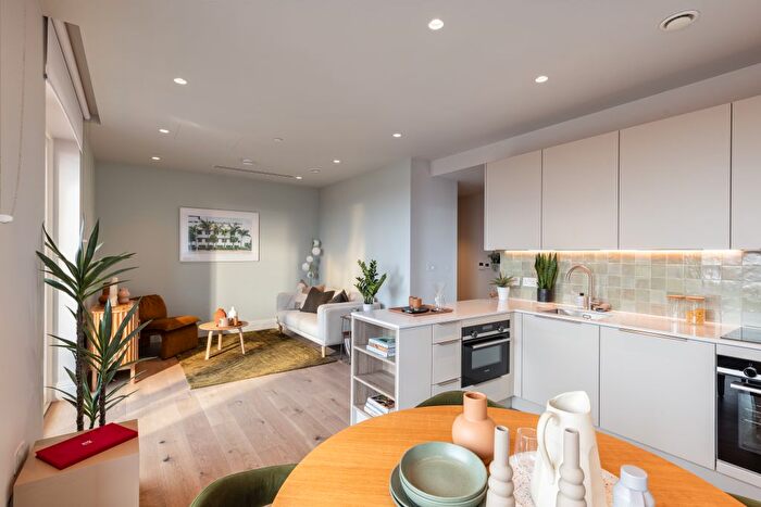 2 Bedroom Flat For Sale In London, W6