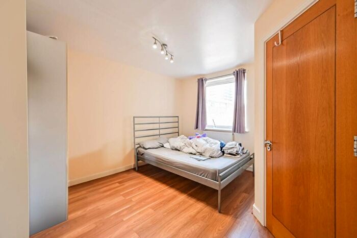 3 Bedroom Flat For Sale In Sail Court, Docklands, London, E14