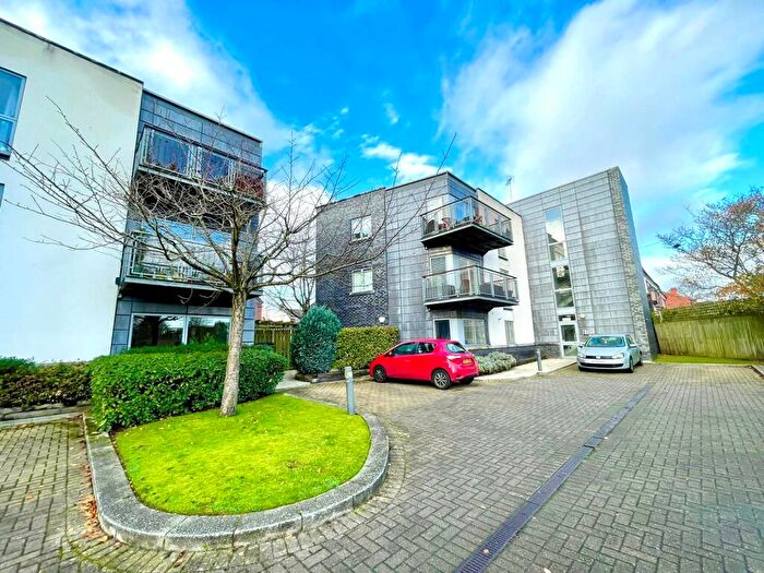 2 Bedroom Apartment To Rent In Barlow Moor Road, Chorlton, M21