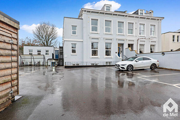1 Bedroom Flat For Sale In Hales Road, Cheltenham, Gloucestershire, GL52
