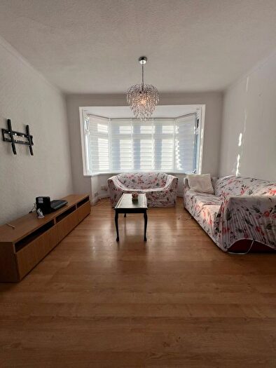 3 Bedroom Terraced House To Rent In New Park Avenue, London, N13