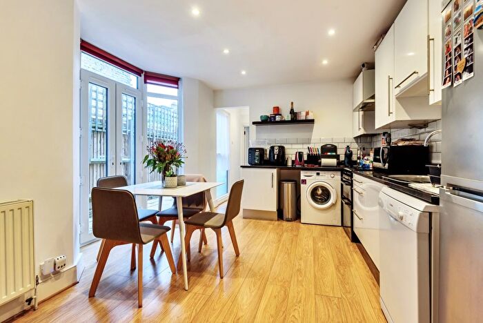 2 Bedroom Flat To Rent In Alexandra Road, London, SW19