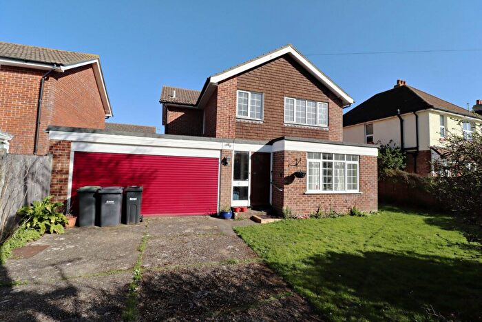 4 Bedroom Detached House For Sale In Chichester Avenue, Hayling Island, PO11