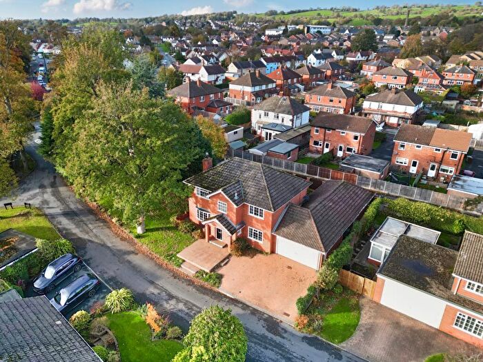 6 Bedroom Detached House For Sale In Newall Hall Park, Otley, LS21