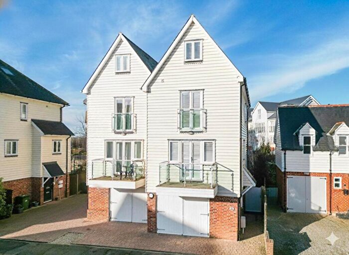 3 Bedroom Semi Detached House For Sale In Coronation Road, Burnham-on-Crouch, CM0