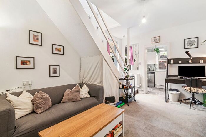 1 Bedroom Flat To Rent In Shepherds Bush Road, Kensington, W6