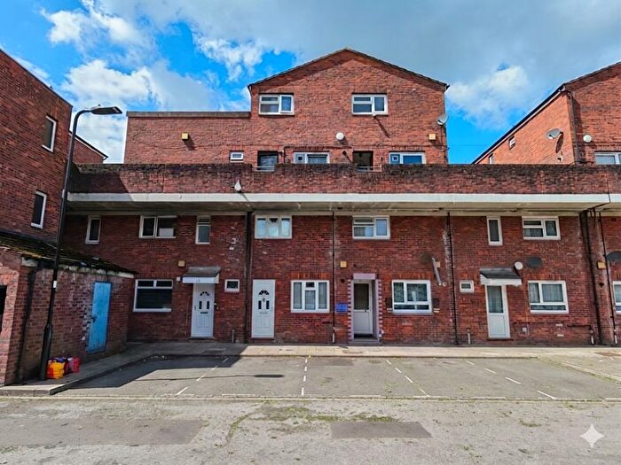 3 Bedroom Flat For Sale In Stroud Field, Northolt, UB5
