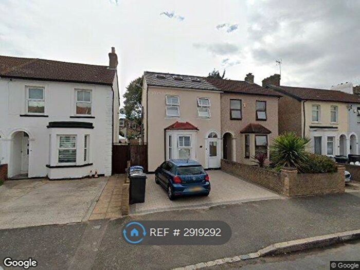 Studio To Rent In Hurlstone Road, London, SE25