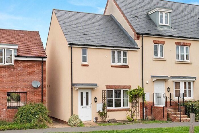3 Bedroom End Of Terrace House For Sale In Eagle Way, Bracknell, Berkshire, RG12