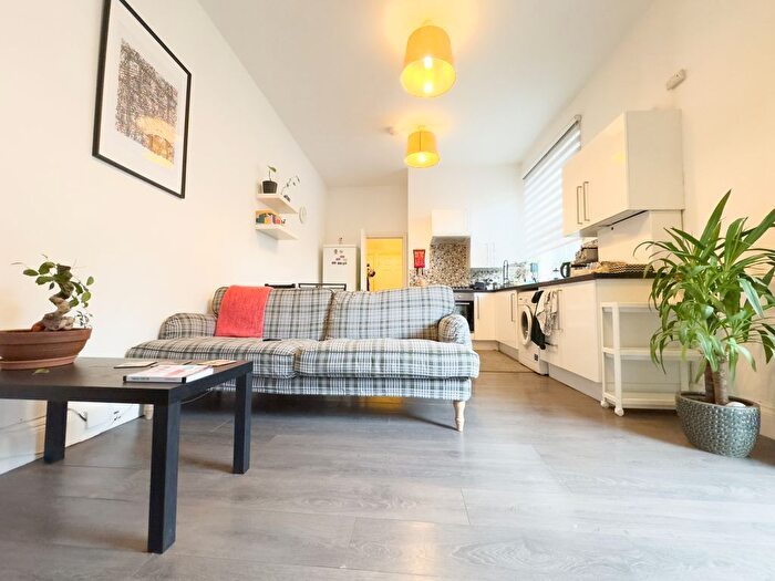 1 Bedroom Flat To Rent In Connaught Road, Roath, CF24