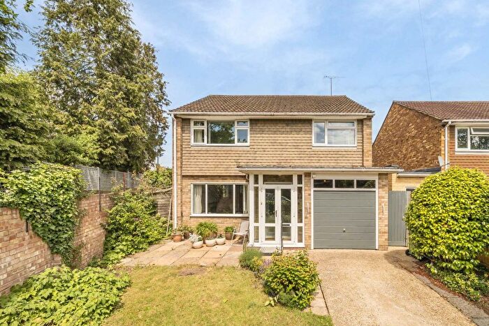 4 Bedroom Detached House For Sale In Broad Lane, Hampton, TW12