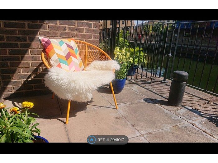 Studio To Rent In Bridge House Quay, London, E14