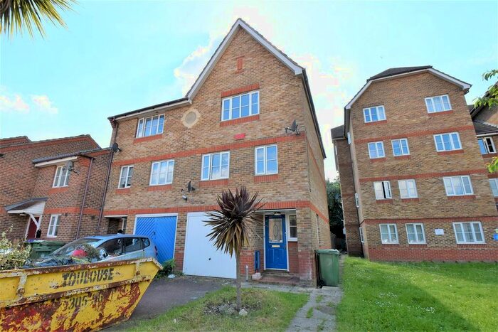 4 Bedroom End Of Terrace House To Rent In Woburn Close, London, SE28