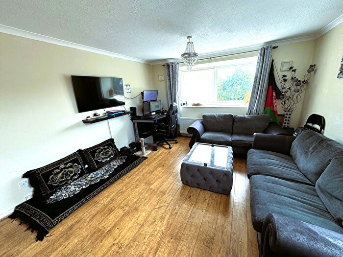 2 Bedroom Flat To Rent In Bawdsey Avenue, Ilford, IG2