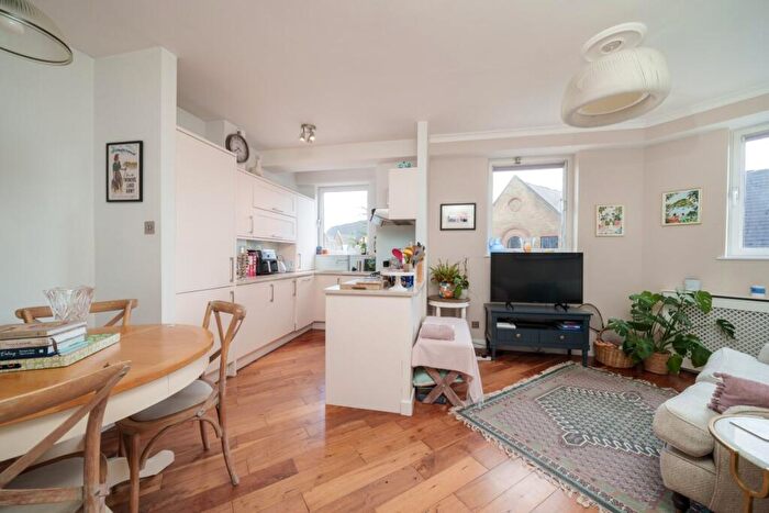 2 Bedroom Apartment For Sale In Leeward Court, Asher Way, London, E1W