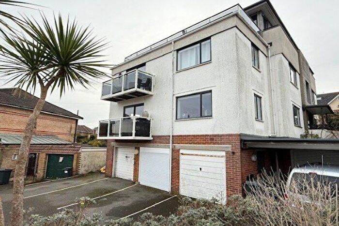 2 Bedroom Flat To Rent In Crosby Road, Bournemouth, BH4