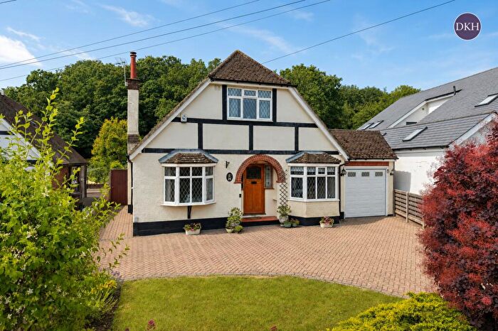 3 Bedroom House For Sale In Hazel Road, Park Street, AL2