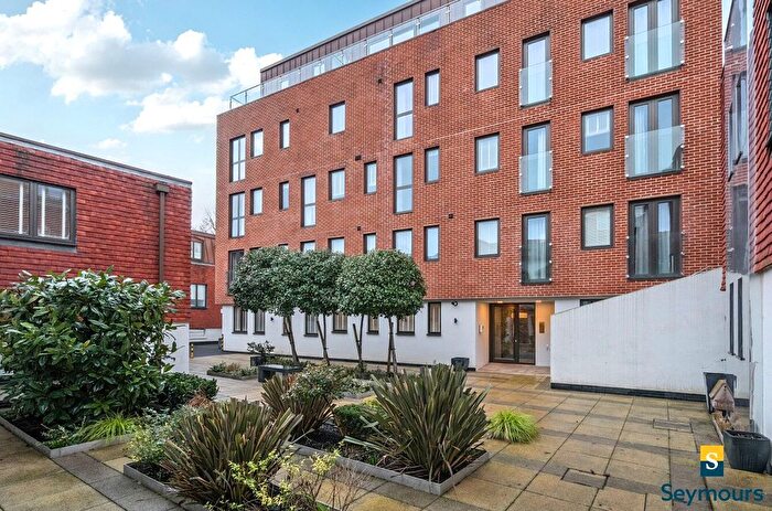 2 Bedroom Flat For Sale In Guildford, Surrey, GU1