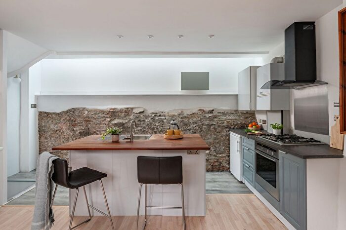 1 Bedroom Property For Sale In Lake Street, Dartmouth, Devon, TQ6