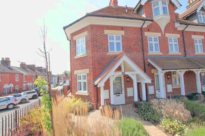3 Bedroom Town House To Rent In Military Road, Colchester, CO1