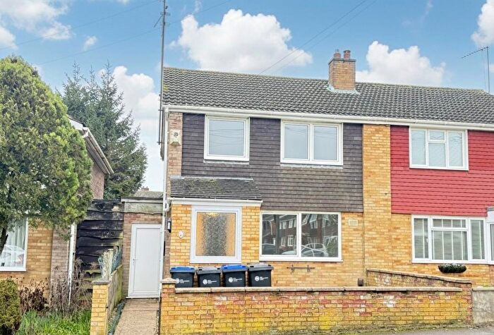 3 Bedroom Semi Detached House To Rent In Reedham Close, Northampton, NN5