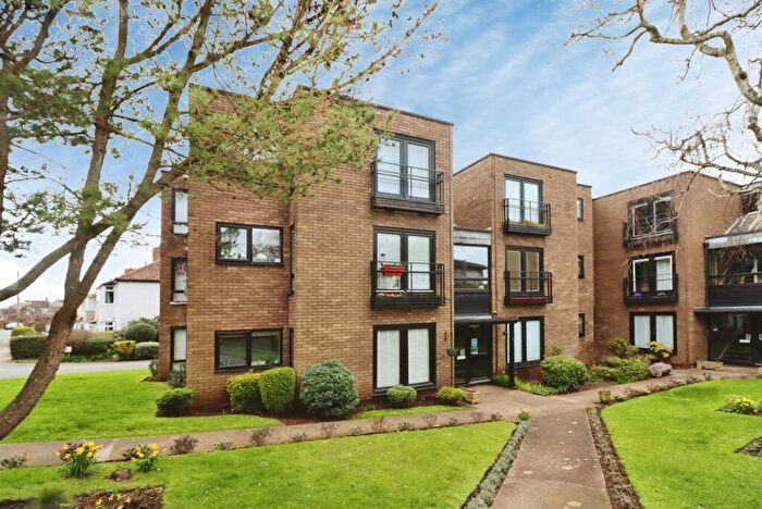 2 Bedroom Flat For Sale In Salisbury Park, Downend, Bristol, BS16