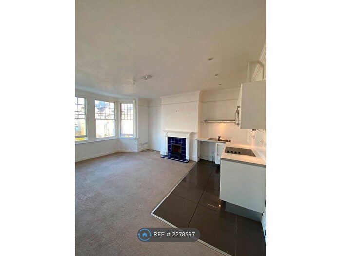 2 Bedroom Flat To Rent In St. Georges Road, Worthing, BN11