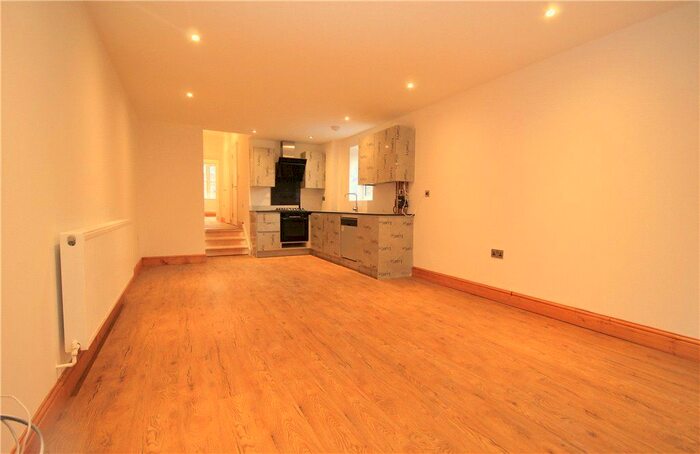 2 Bedroom Flat To Rent In Madeley Road, Ealing W5