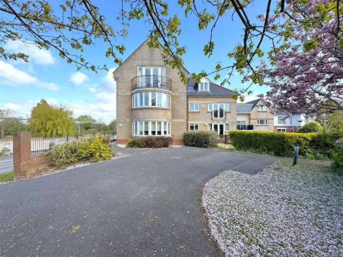 2 Bedroom Flat For Sale In Melcombe Avenue, Greenhill, DT4