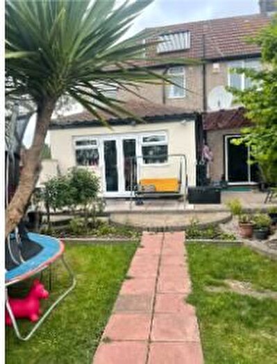 5 Bedroom End Of Terrace House To Rent In Hedgemans Rd, Dagenham, London, RM9